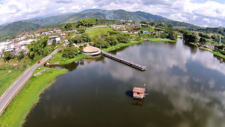 Antiguo lago balsora que fue reconvertido por chec en un embalse y es lo que se aprecia en la foto