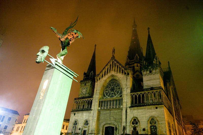 vista de la catedral de manizales fachada de la carrera 22