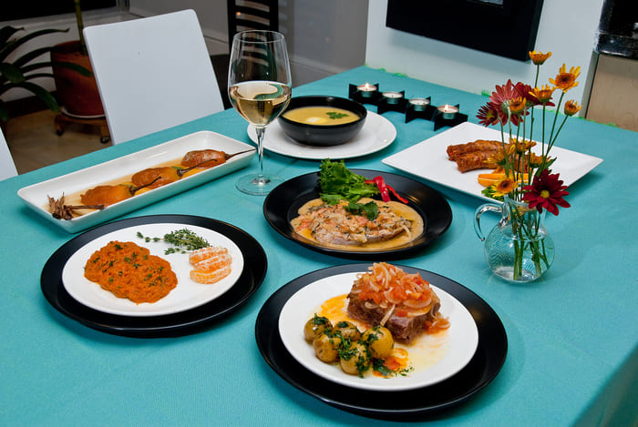 mesa con ingrediente de la región