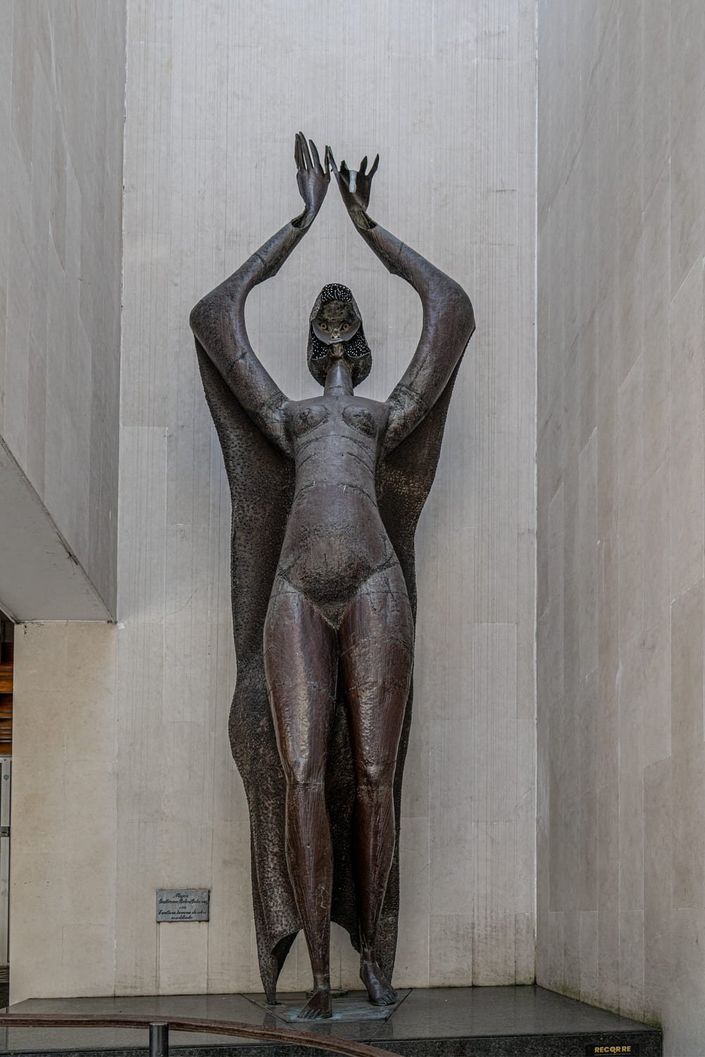 escultura-mujer-05