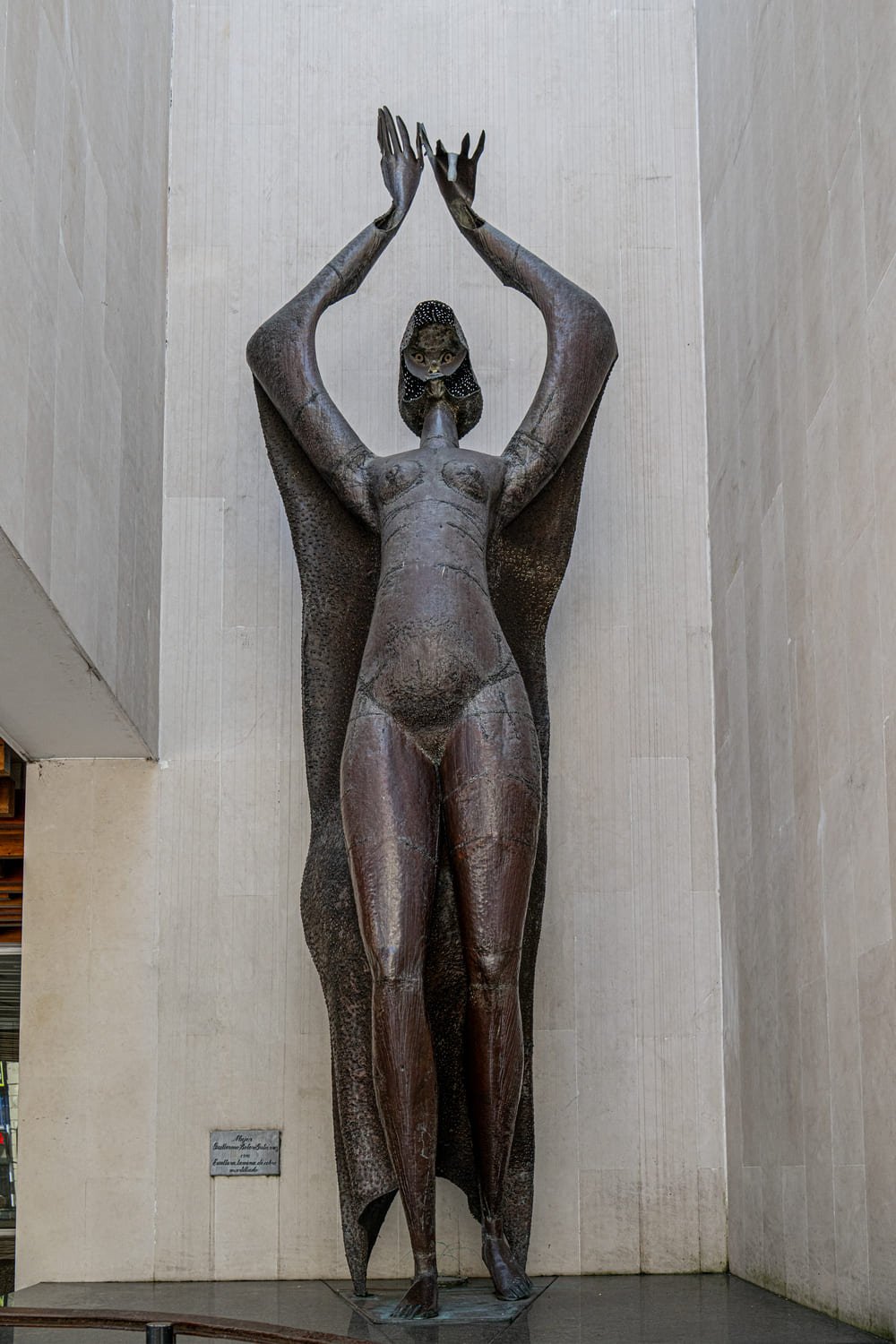 escultura-mujer-08